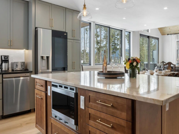 Luxury Peak 8 Ski in ski out 6 bedroom in the heart of Breck!
